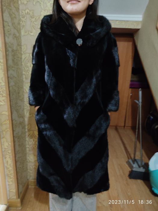 Шуба норковая черного цвета
