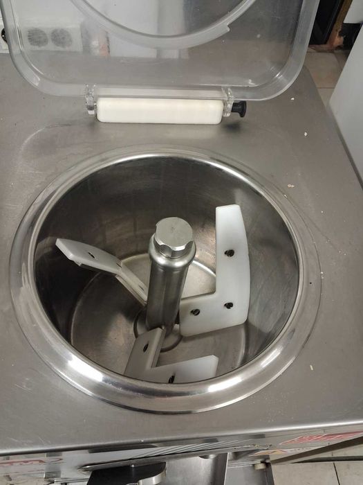 Сладолед машина за твърд сладолед