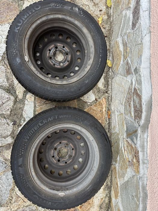 Чифт Зимни гуми.