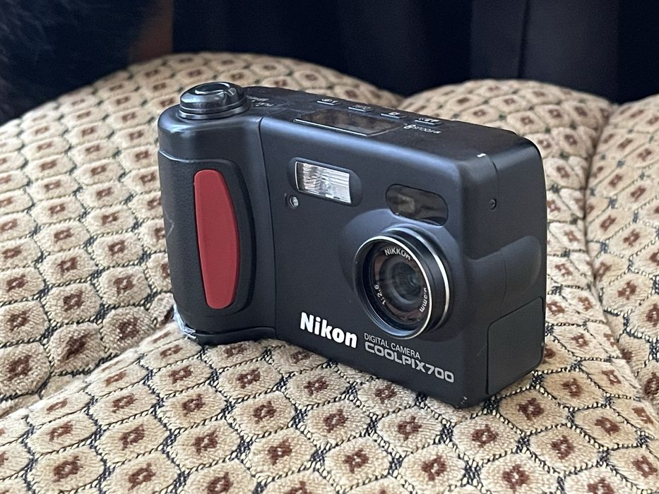 NIKON Coolpix 700 — colectie