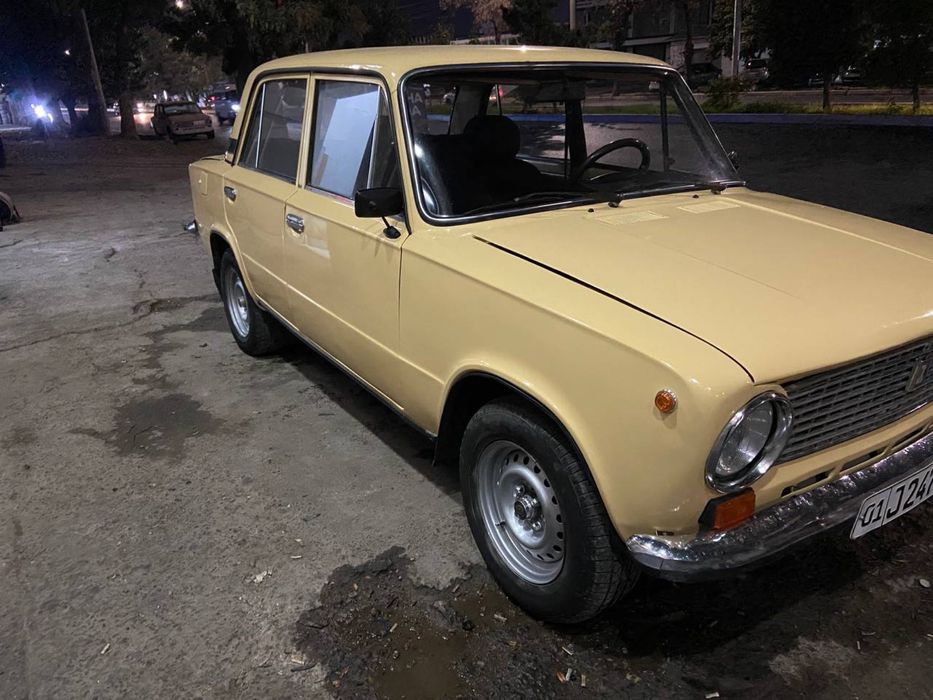Vaz 21011 sotiladi