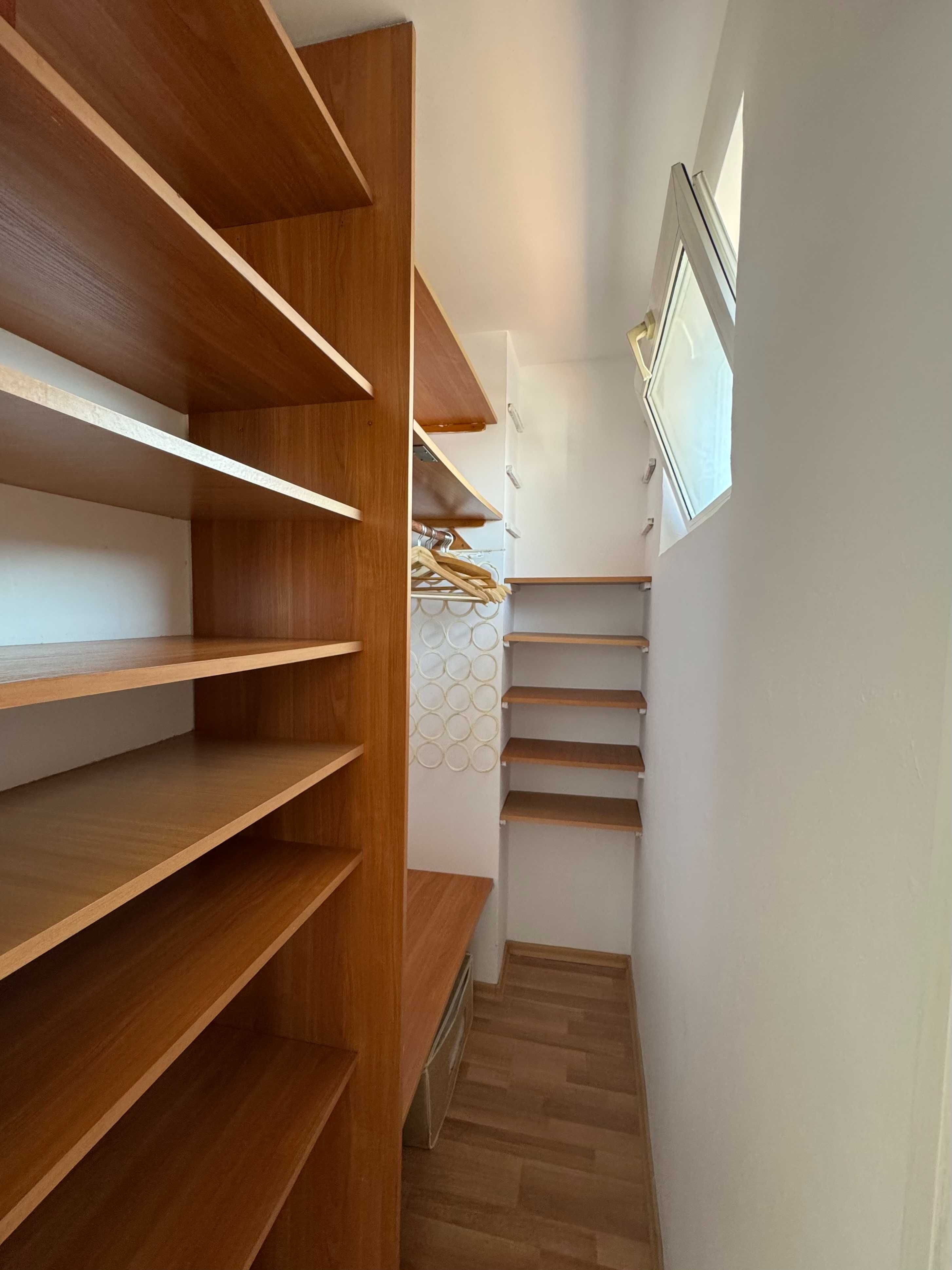Продава се 3-стаен апартамент - 71 кв.м, кв. Възраждане, Бургас