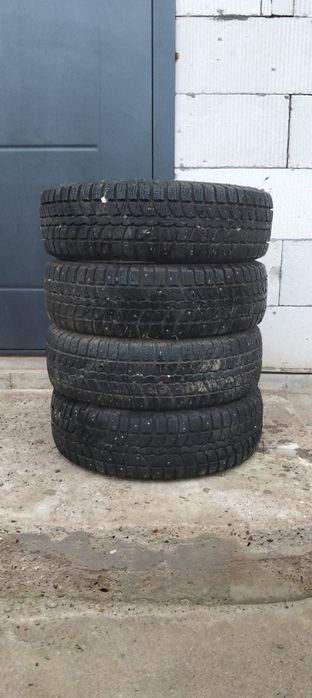Продам комплект зимних покрышек