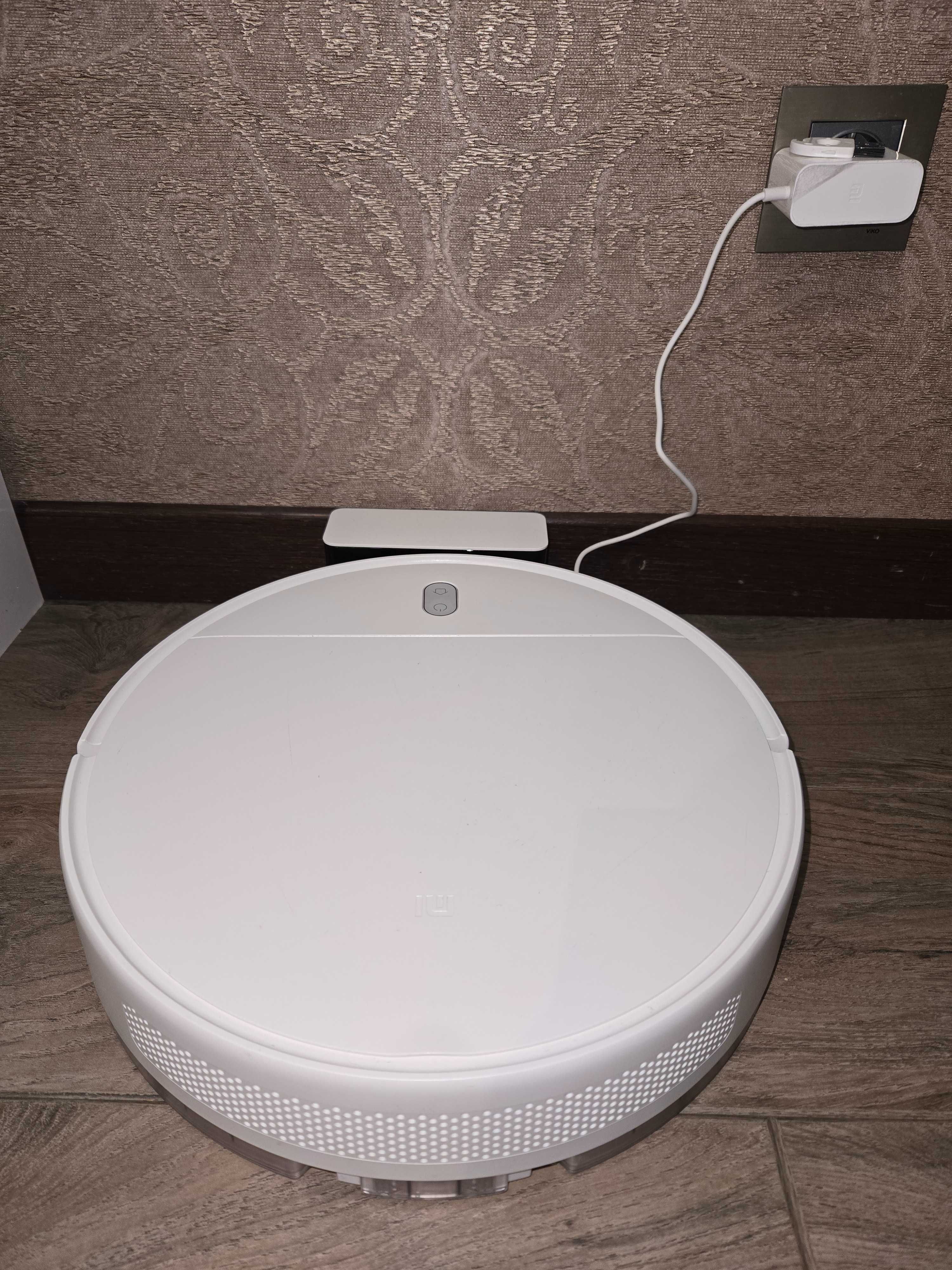 Робот-пылесос Xiaomi Mi Robot Vacuum Mop Essential