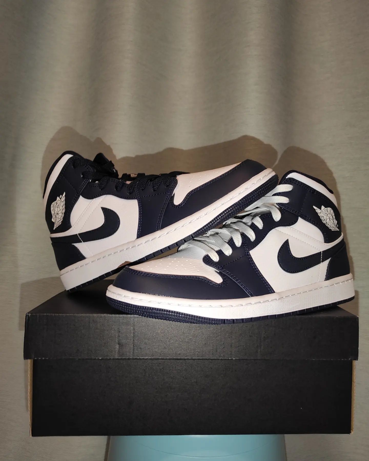 Air Jordan 1 Mid Obsidian