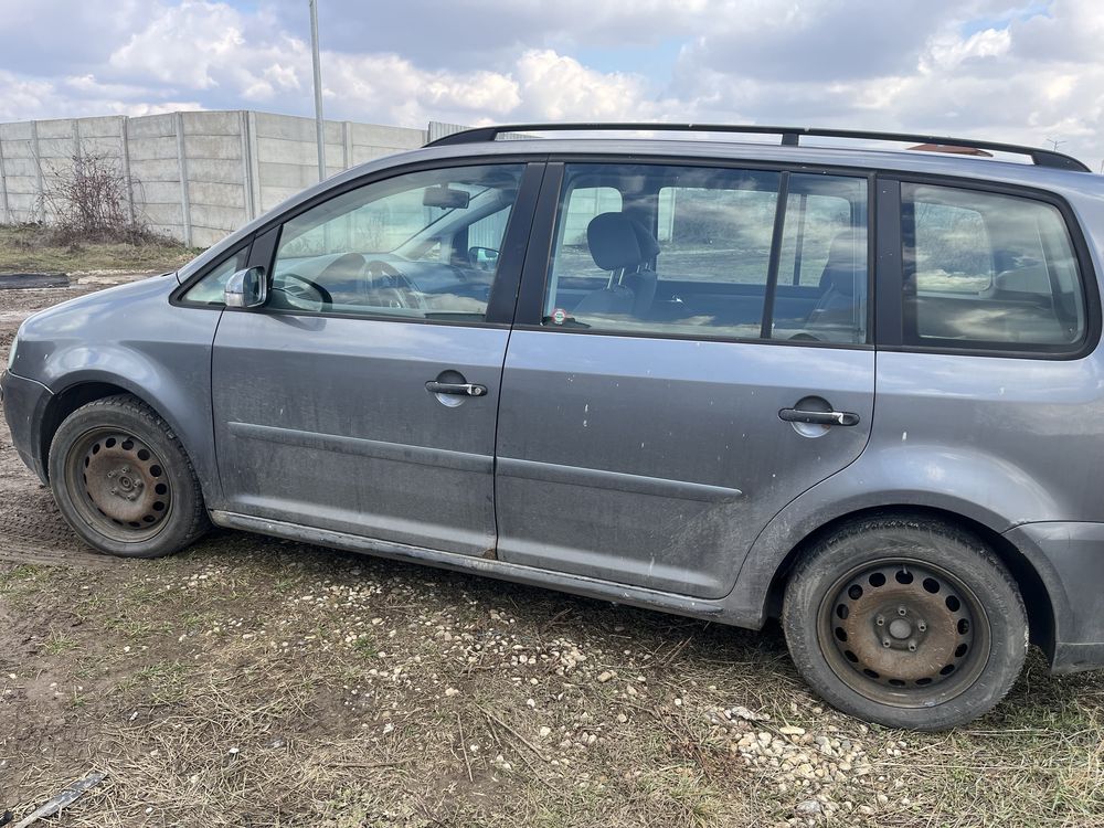 Vand far stanga si dreapta Volkswagen Touran 2005-2009