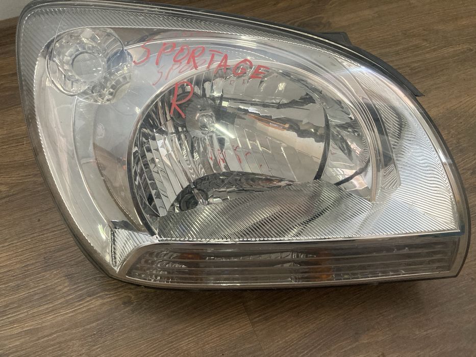 Десен фар за Kia Sportsge / Киа Спортийдж 2007г