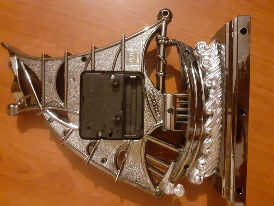 Ceas decorativ in forma de barca