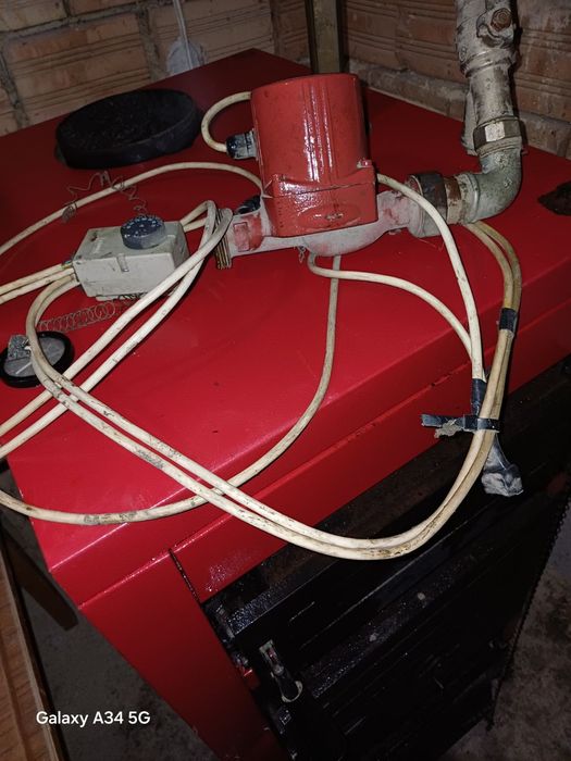 Котел на дърва + помпа 35 кв