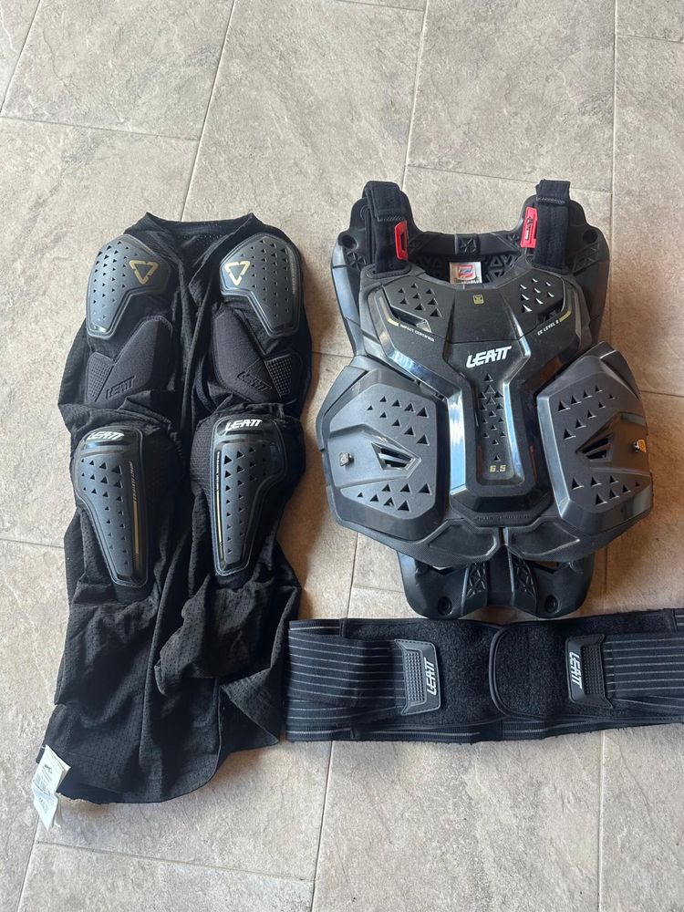 Vand echipament motocross diferit