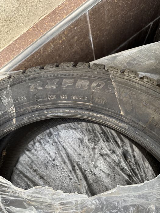 Продаю зимние шипованные шины RX Frost 215/55 R17