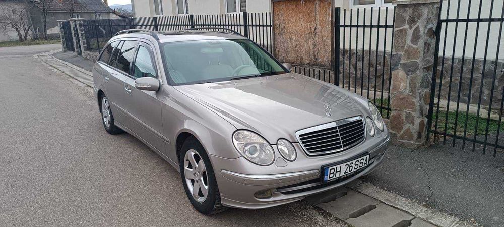 Mercedes E320 Avantgarde an 2004 impecabila