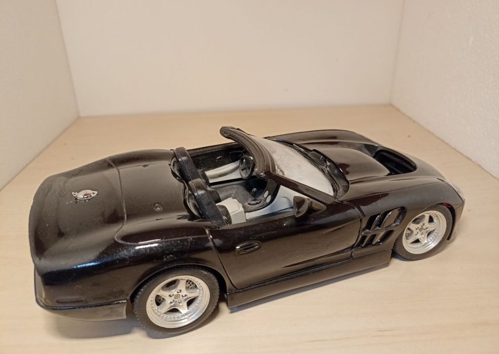 Shelby series1 
Scara 1:18
Bburago 

Pozele reflectă realitatea. Se vi
