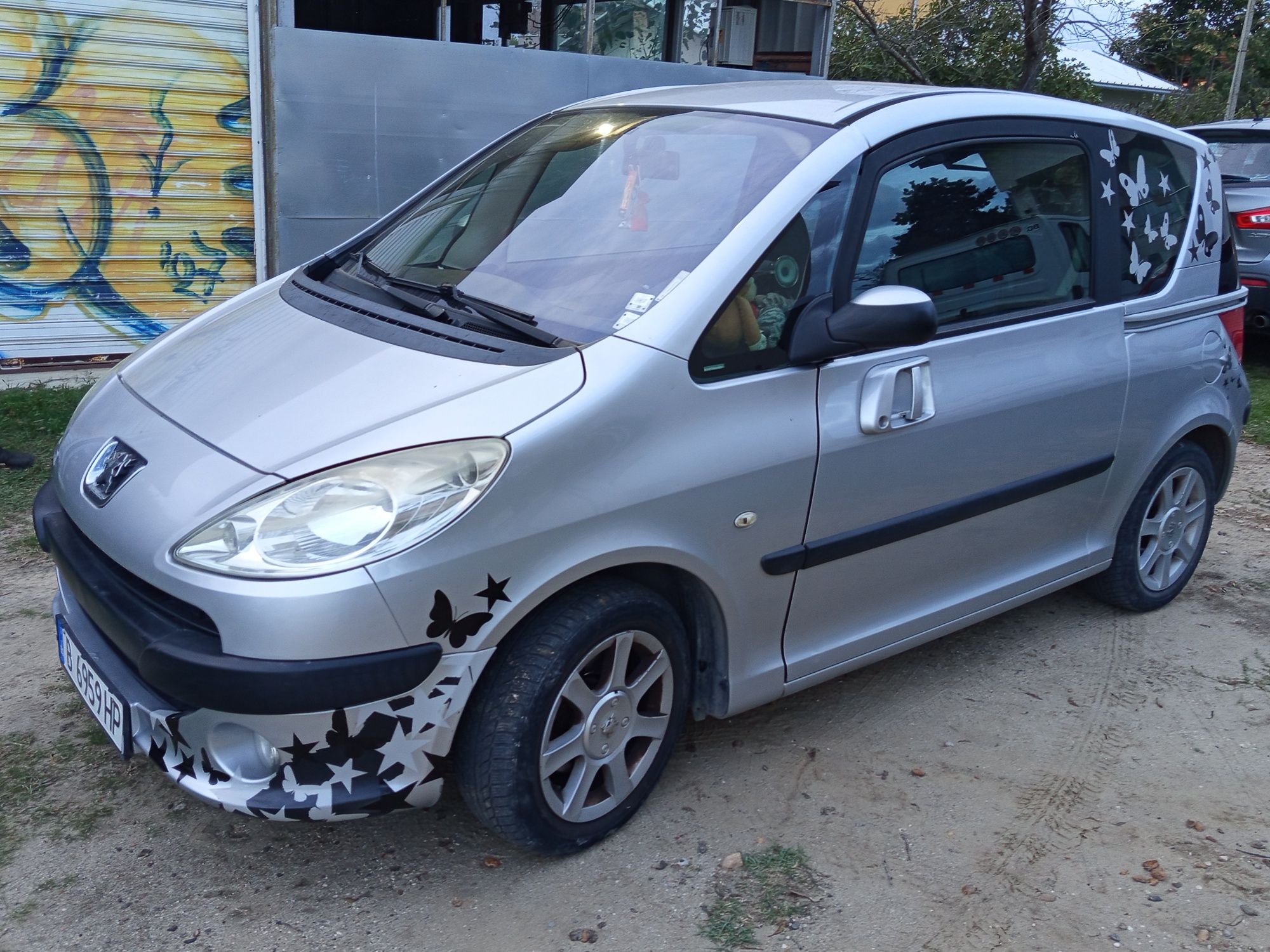 Продавам Пежо 1007