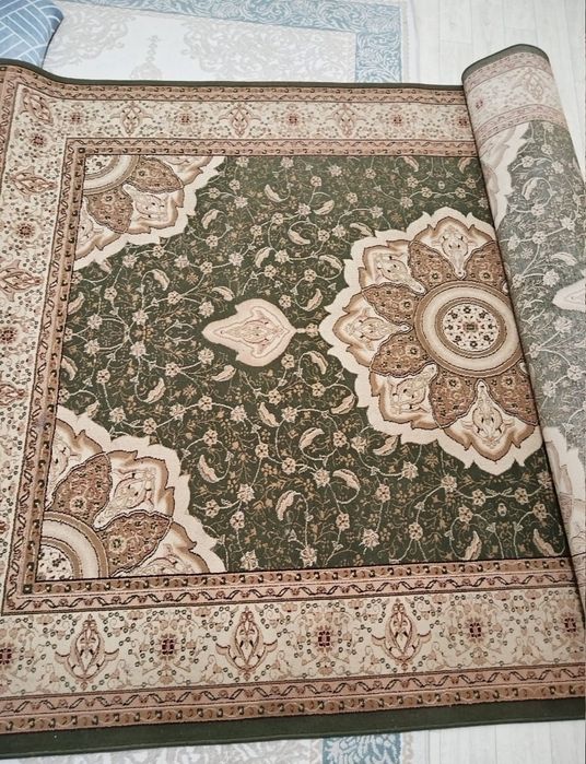 Ковёр большой и хороший