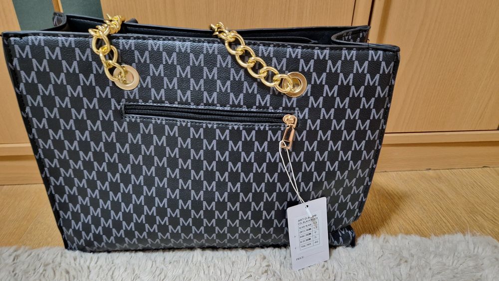 2 la preț de 1 plus cadou, un portofel