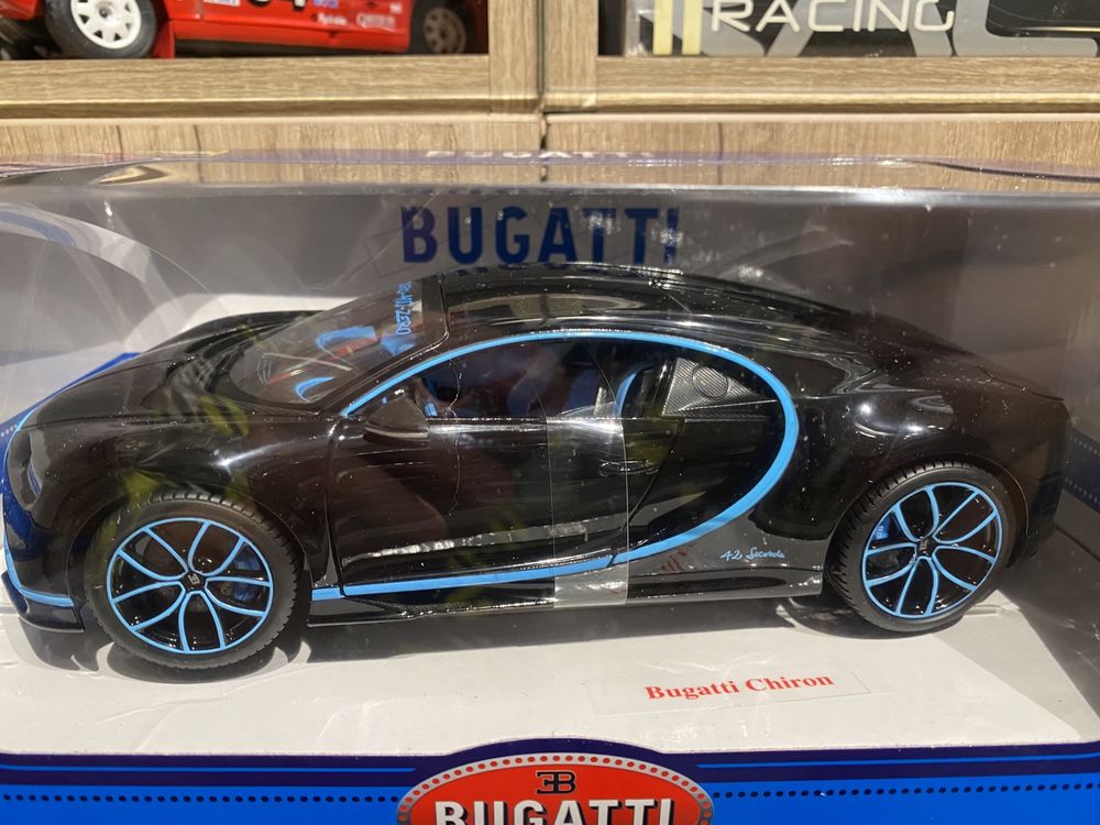 BBURAGO BUGATTI CHIRON negru/albastru machetă auto scara 1:18