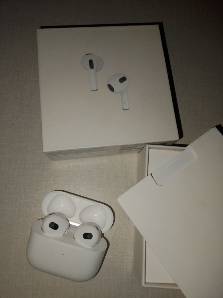 Продаю airpods 3