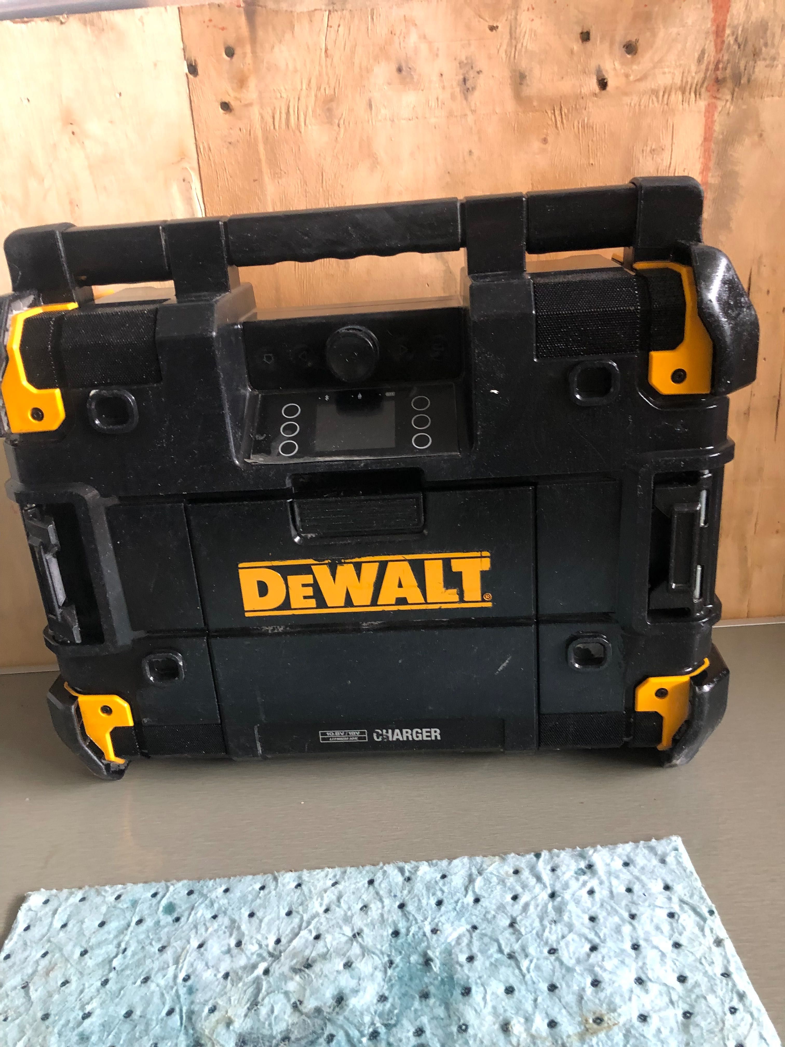 Dewalt Radio-Incarcator