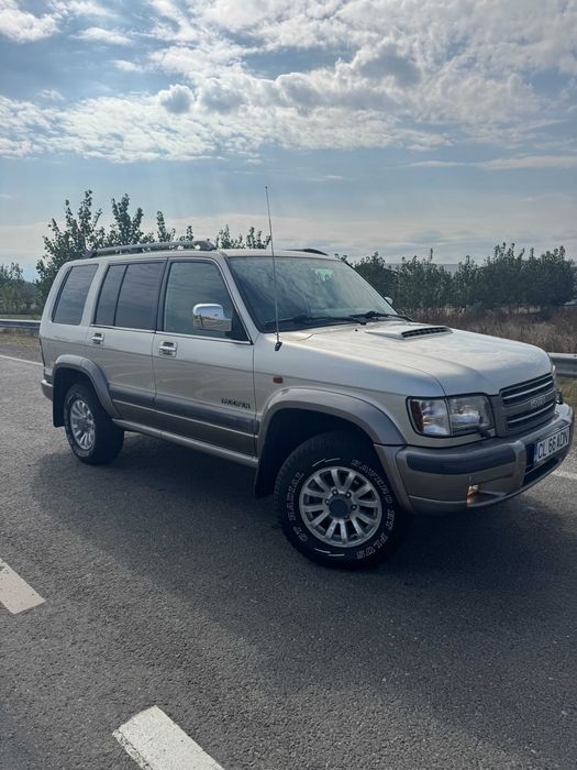 Isuzu Trooper 3.0 d - autoutilitară cu 5 locuri