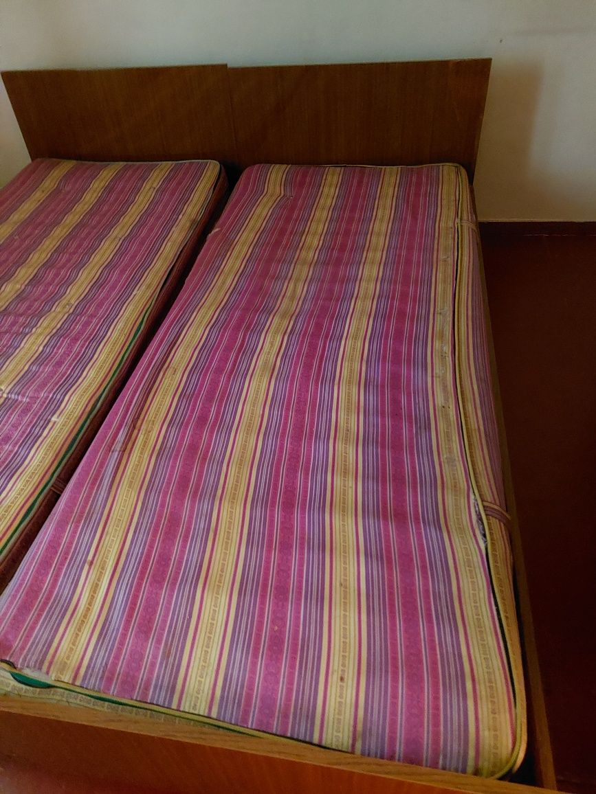 Две импортные лакированные кровати