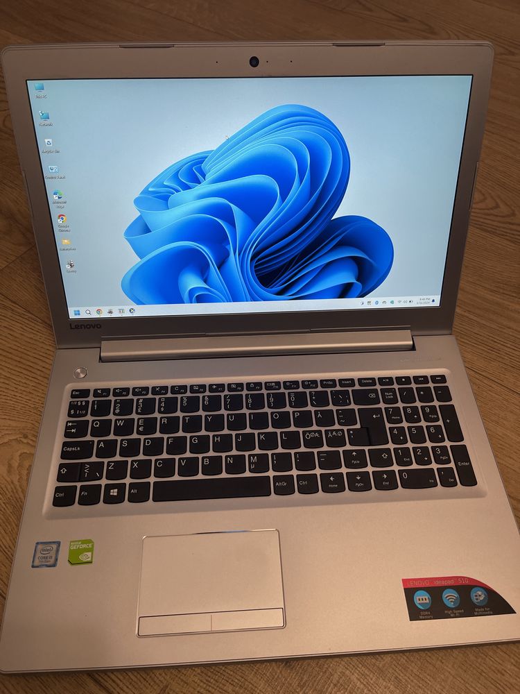 Lenovo Ideapad 510 i5 7200U; Nvidia 2 GB; SSD 256; RAM 8 GB DDR 4