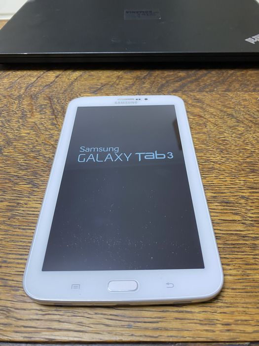 Tableta Samsung Galaxy Tab 3 SM-T211 (alba) + husa si card 4gb cadou