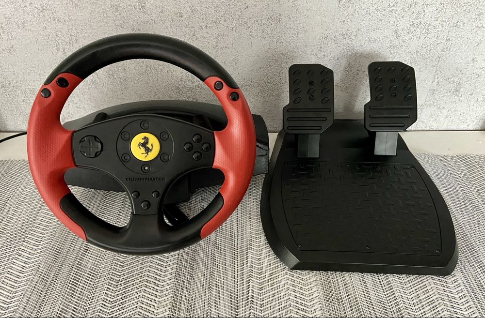 Волан С Педали Ferrari Red Legend Edition PC/PS3