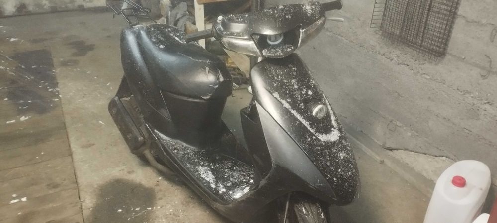 Suzuki lets 2 new скутер/мопед