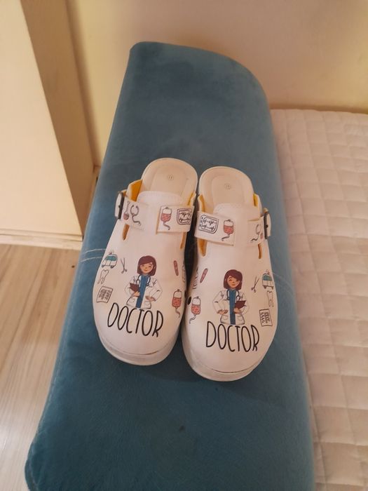 Медицински дамски чехли