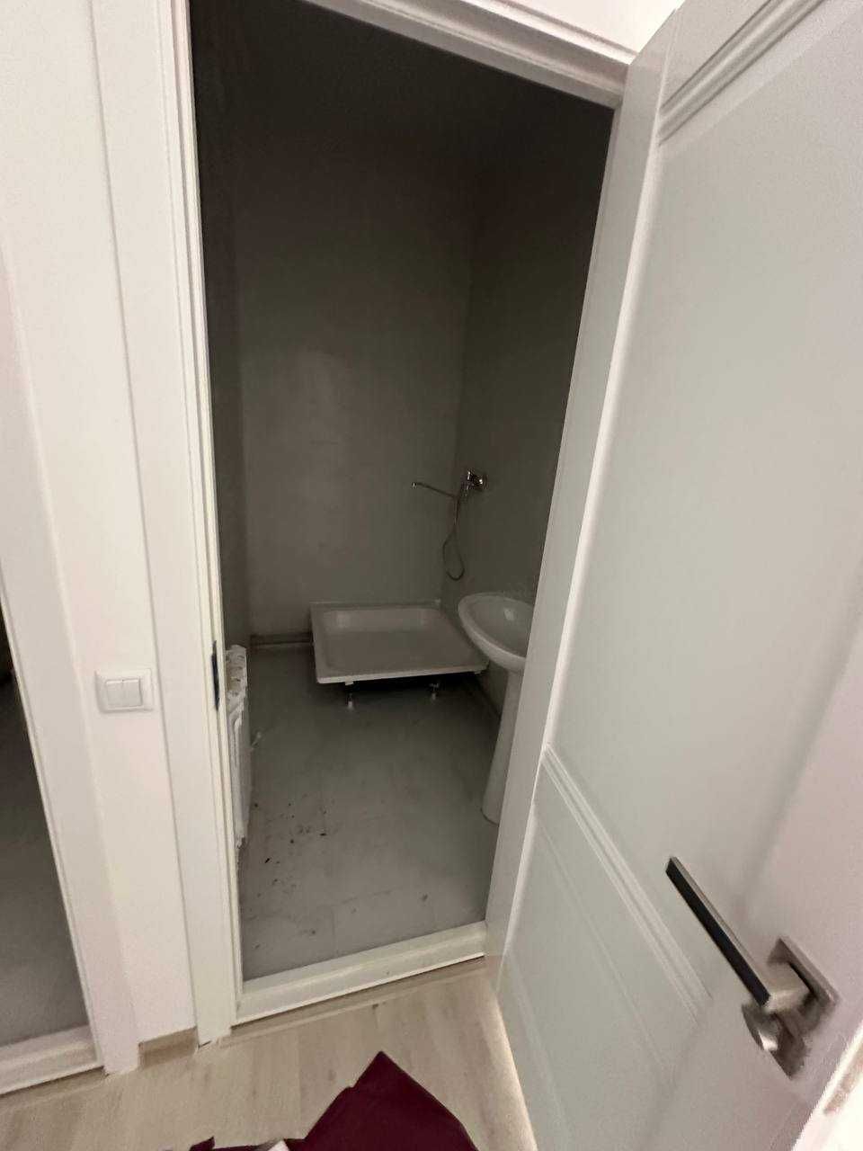 Srochna sotiladi Sergeli Xonabod  2 va 3 xonali uylar