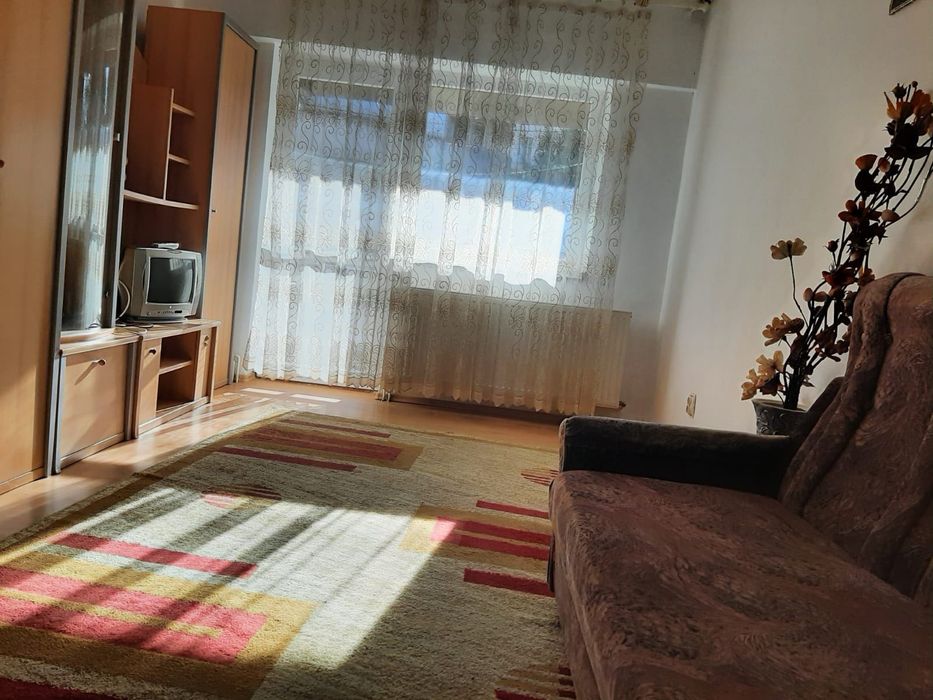 Apartament de inchiriat, peste strada de CN "Spiru Haret"