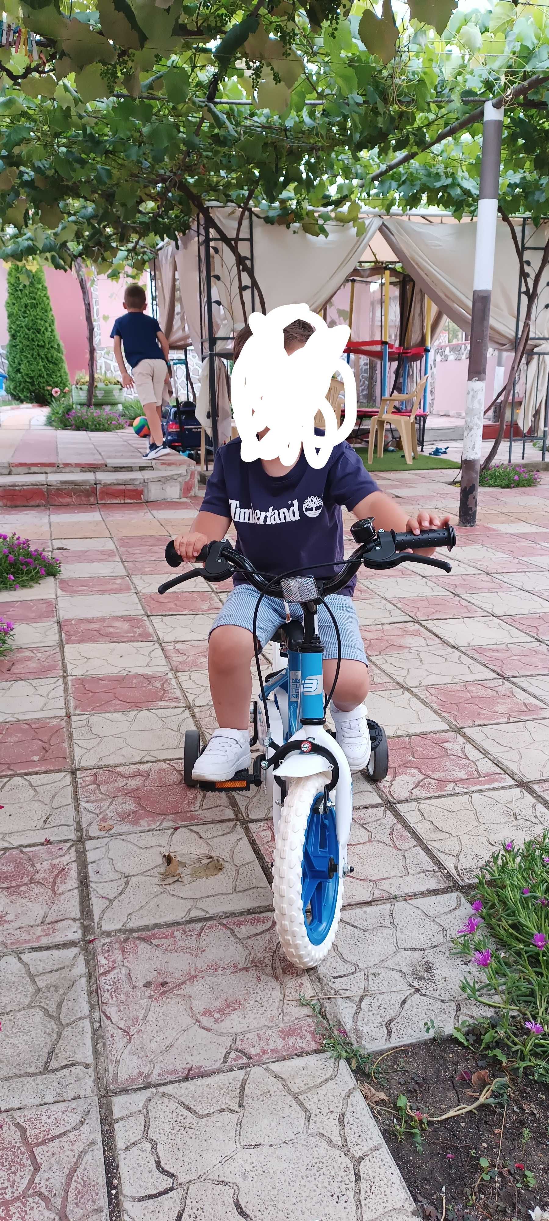 Детско колело с безкамерни гуми и помощни колела