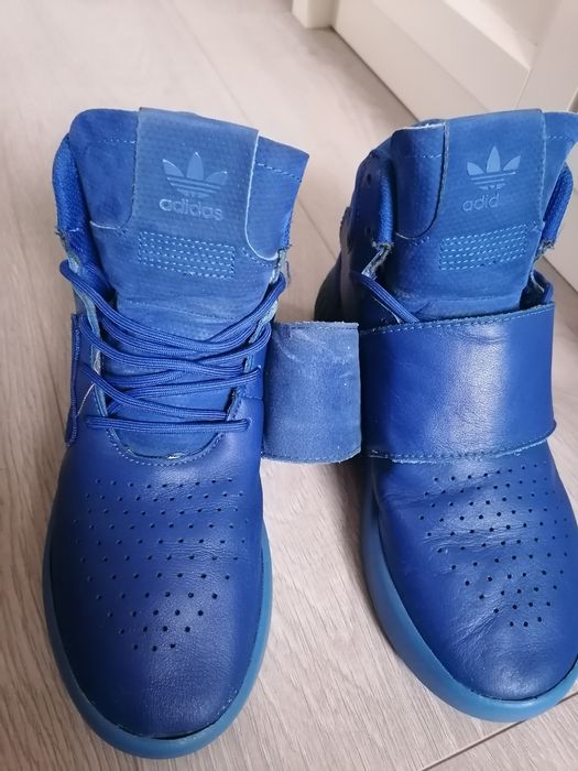 Кожени кецове Адидас за момче, 36 номер, с връзки и лепенки са. Удобни