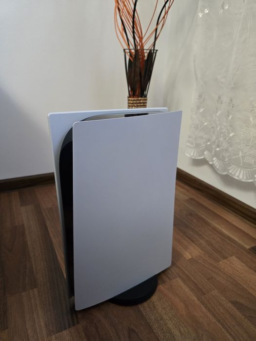 Vând PlayStation 5