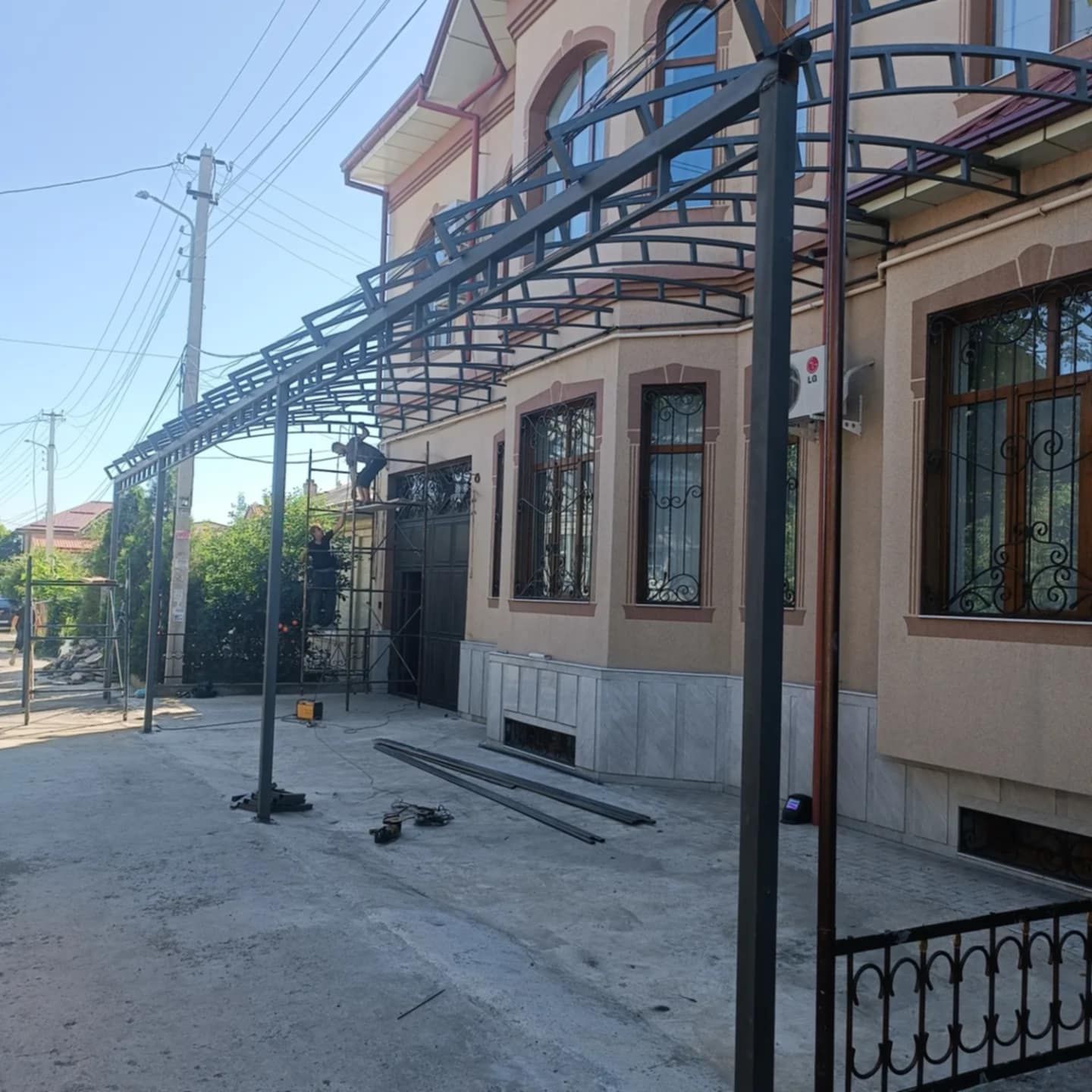 Металлические идезделия ручная работа, ворота, перила, навесы