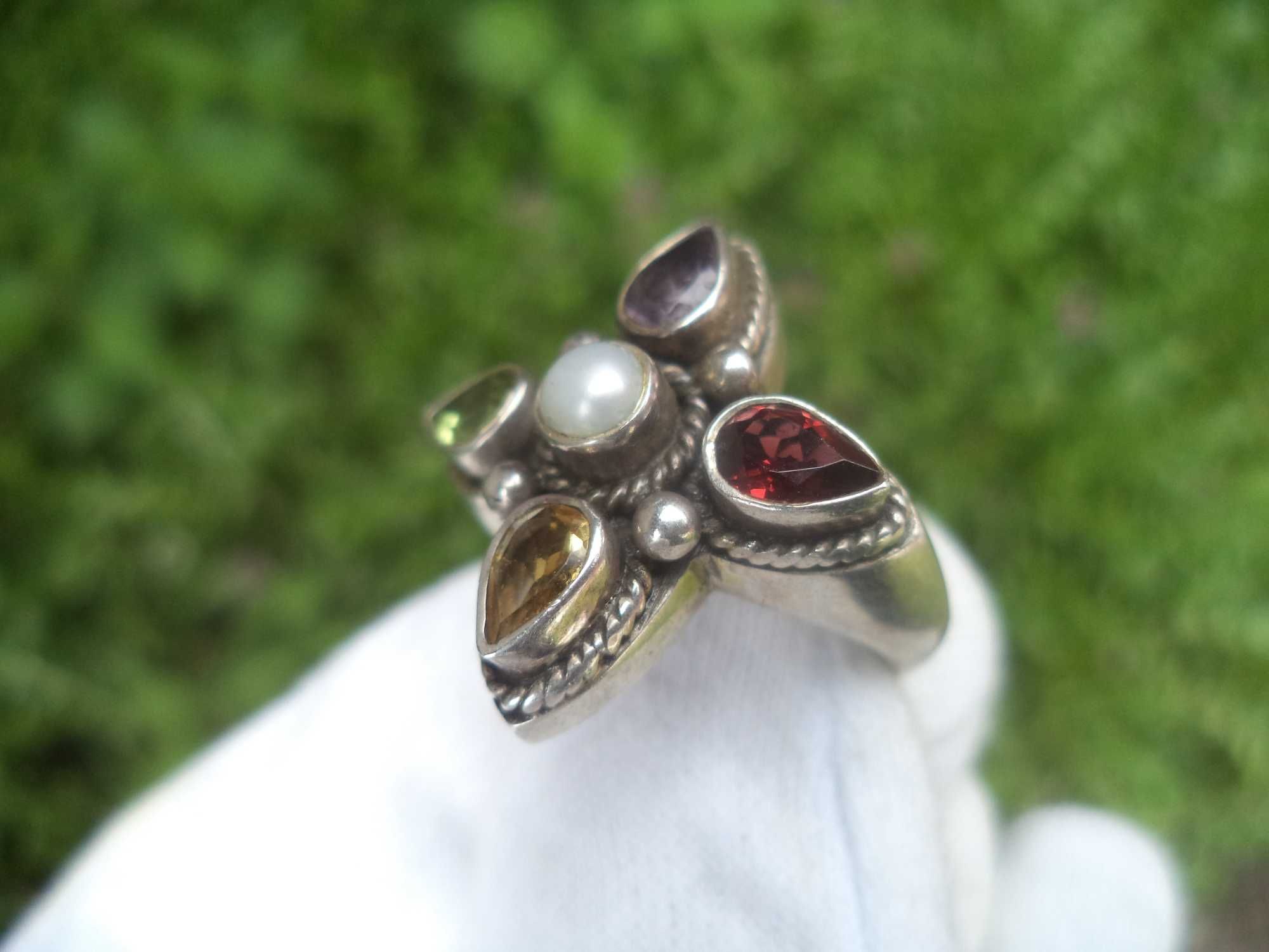 Старини сребърни изящни швейцарски пръстени гранат перла