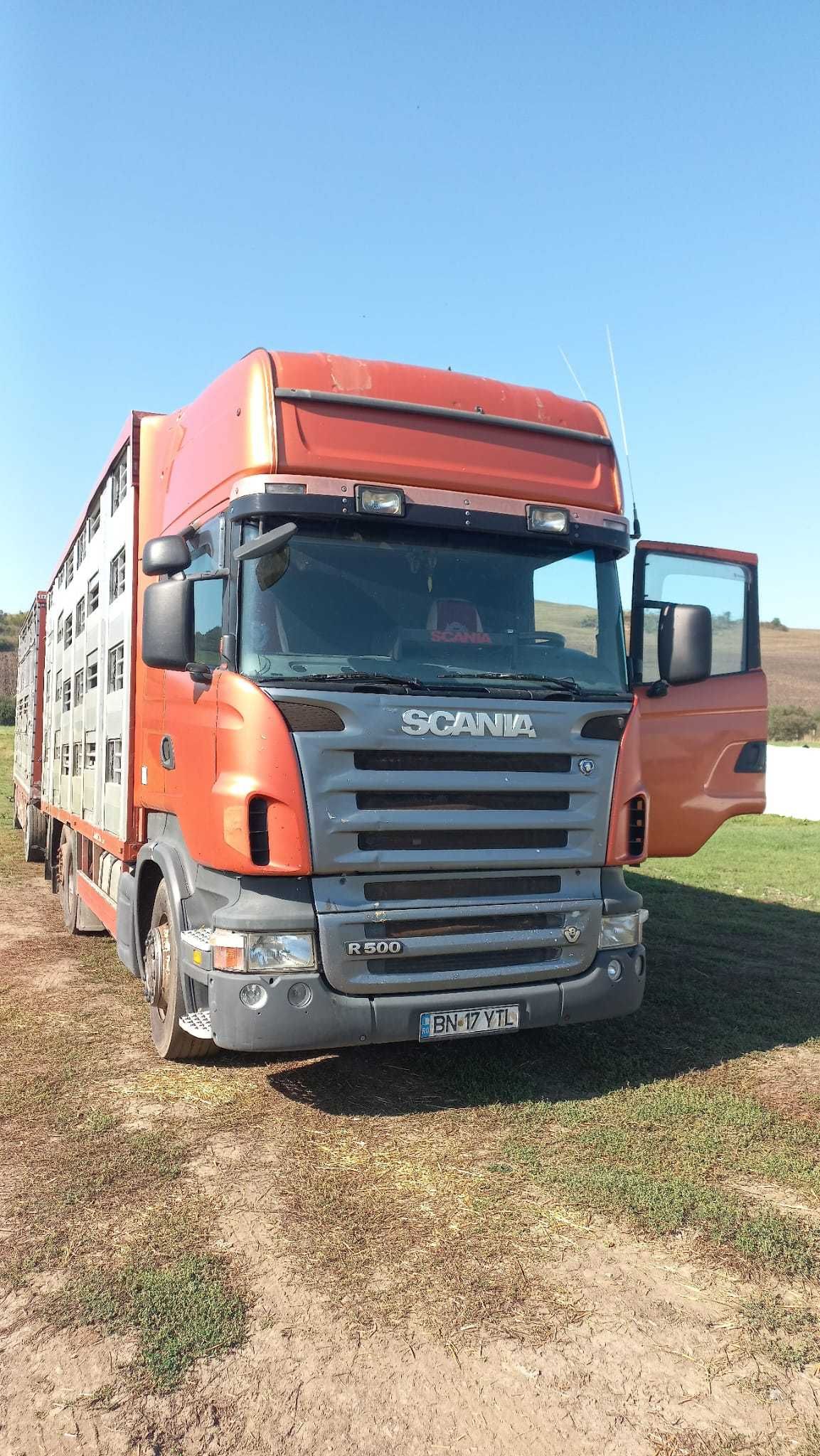 Ansamblu Camion Scania+remorca specializat transport animale