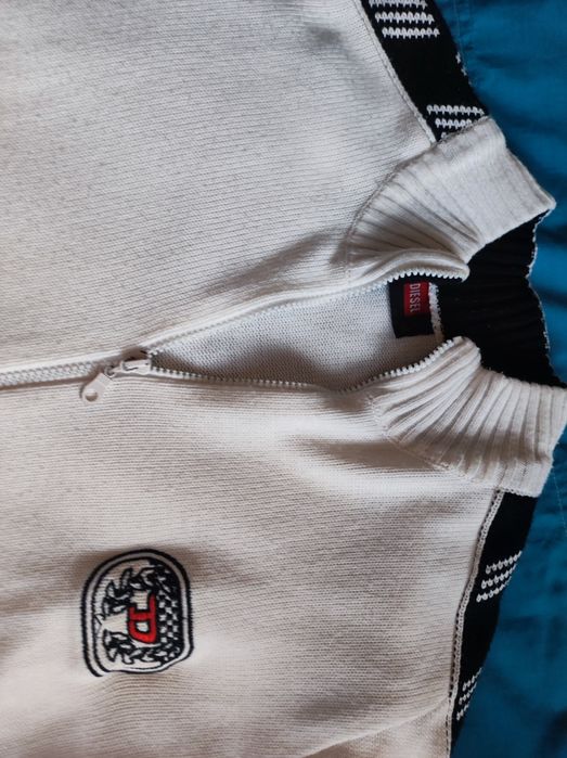 Старо бяло мъжко трикотажно яке в много добро състояние.