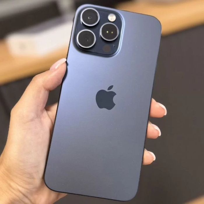 Продам айфон 15 про макс на 256 гб хорошем состояние