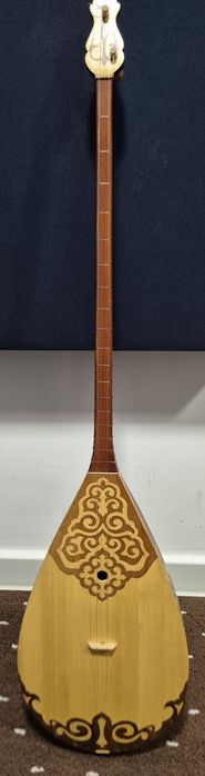 Продаётся домбыра.Состояние новой.Классный звук.