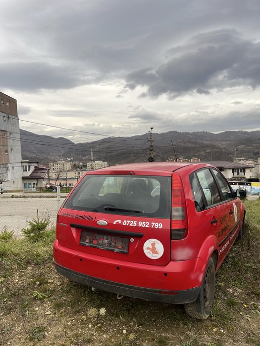 Se vinde ford fiesta