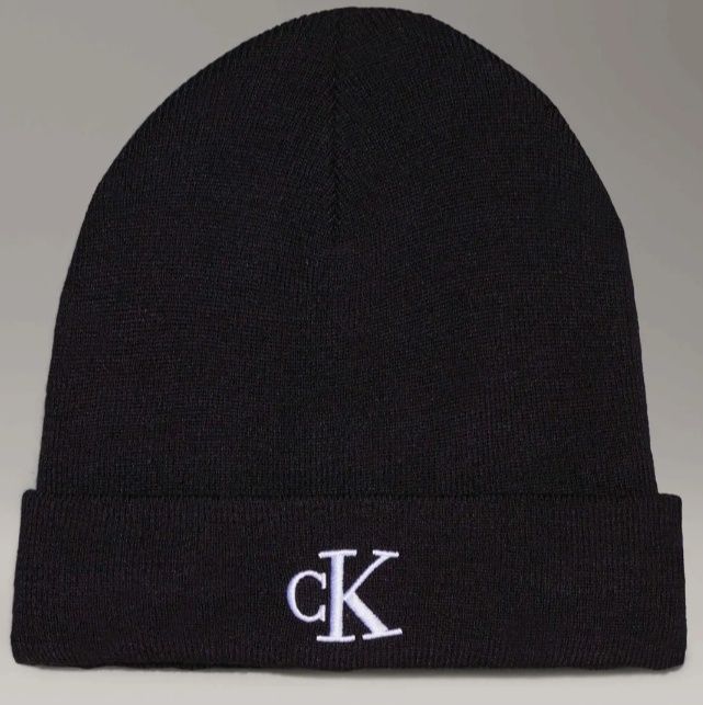 Caciula calvin klein noua cu eticheta