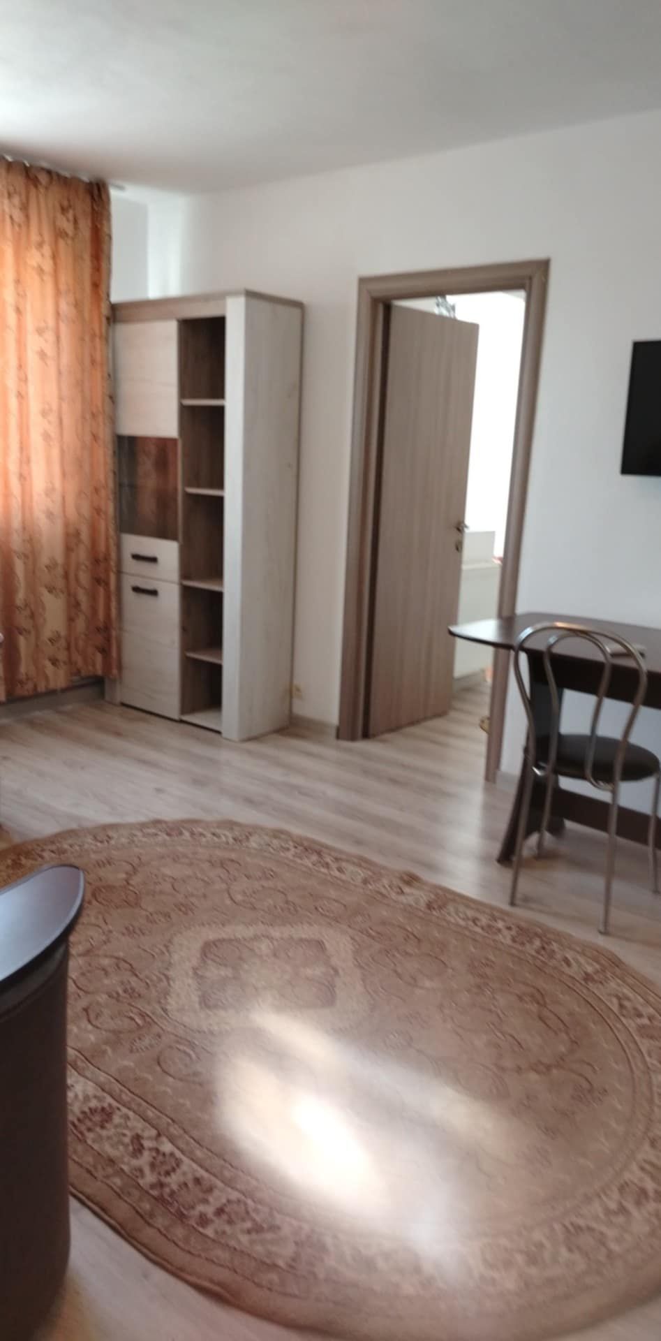 Ofer spre inchiriere apartament cu 2 camere!