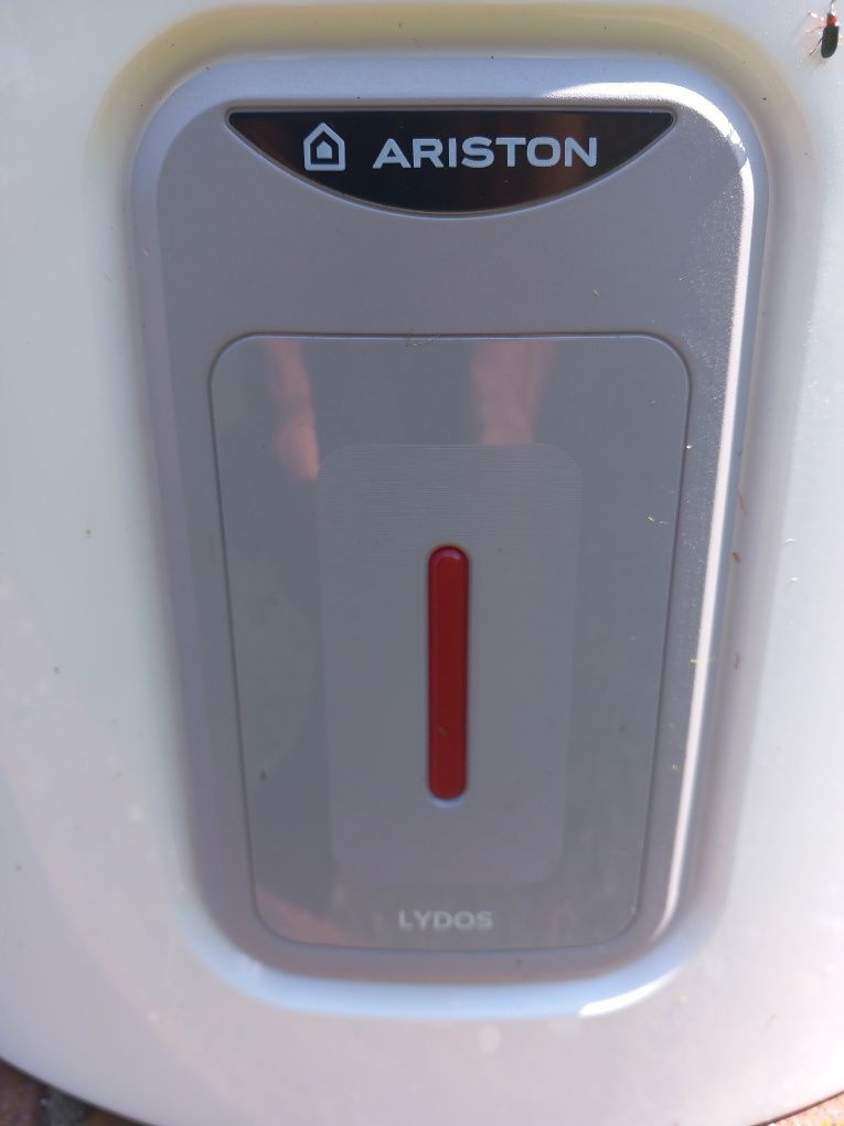 Vând boiler electric Ariston lydos