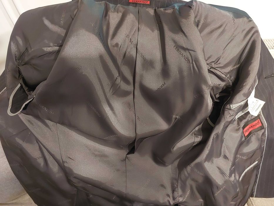 Costum Barbat Gri cu Dungi Masura 48