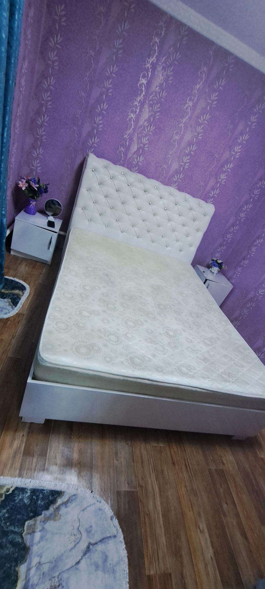 Спальня с тумбочкой