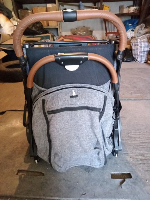 Детская прогулочная коляска