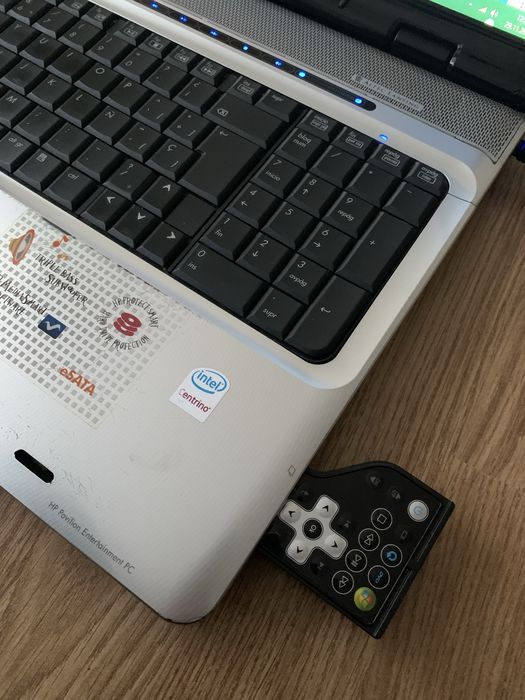 Laptop Hp display mare 17,3 inch,Windows ok,320gb m,cu incarcator.