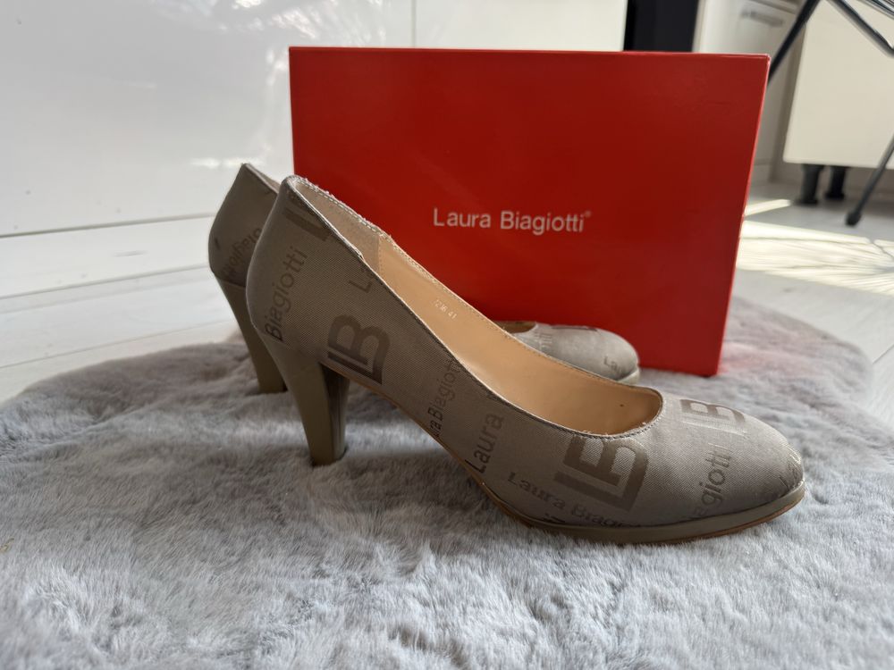 Laura Biagotti обувки